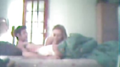 Niegrzeczna nastoletnia dziewczyna porno filmy z mamuskami dała szalone głębokie gardło loda