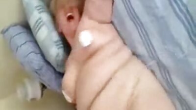 Koleś uderzył swoją piękną dziewczynę sex filmy mamuśki na przednim siedzeniu